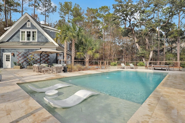 view of swimming pool featuring an outdoor hangout area, a patio area, and pool water feature