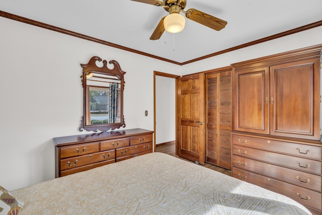 bedroom featuring a closet, a ceiling fan, wood finished floors, and ornamental molding