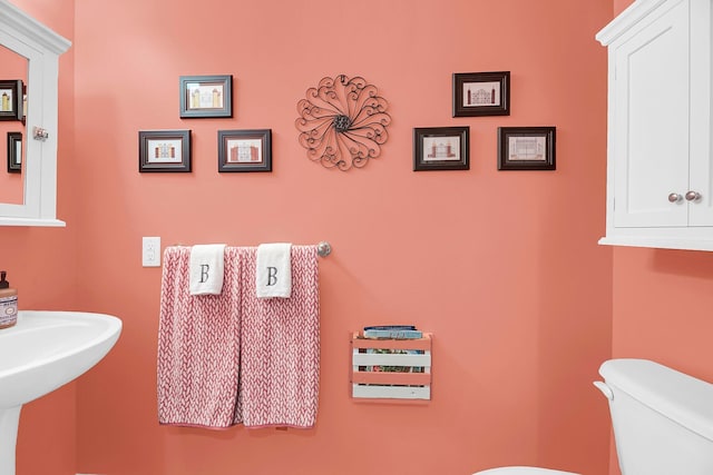 bathroom featuring sink and toilet