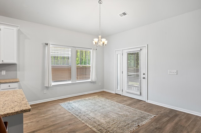 209 Country Gate Ln, Summerville, SC 29485 - unfurnished dining area with a chandelier, plenty of natural light, wood finished floors, and baseboards