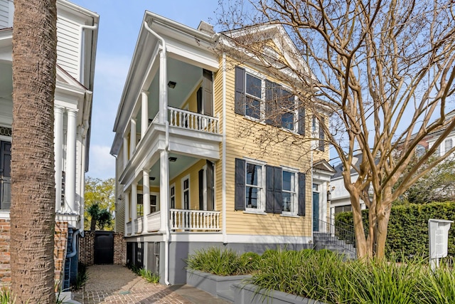 view of front facade with a porch and a balcony