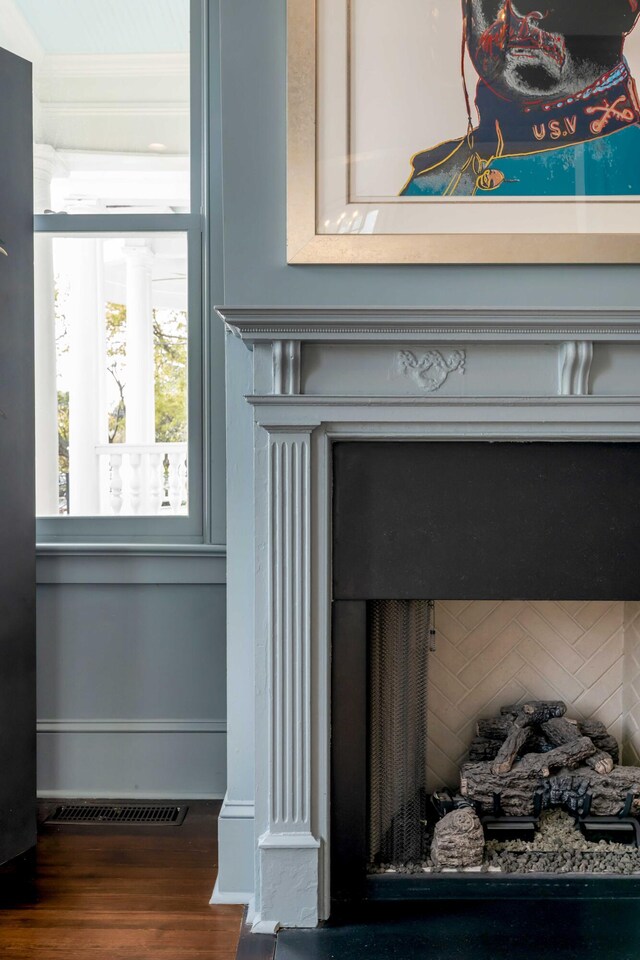 details featuring visible vents and wood finished floors