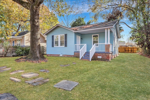 view of front facade featuring covered porch and a front yard