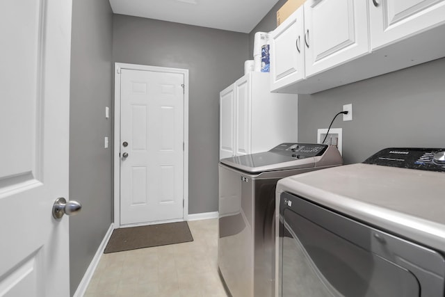 laundry room featuring cabinet space, washing machine and clothes dryer, and baseboards