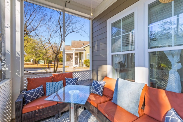 sunroom / solarium with breakfast area