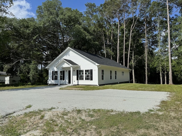 110A Dukes St, Saint George, SC 29477 - view of front of home with a front lawn