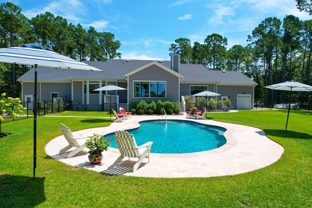 view of swimming pool featuring a patio and a lawn