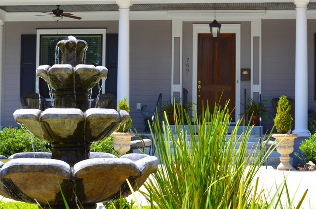 doorway to property with ceiling fan