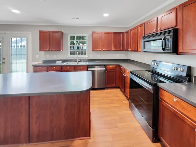 kitchen with ornamental molding, black appliances, sink, and light hardwood / wood-style floors