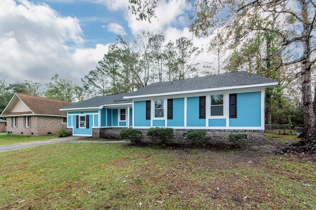 single story home featuring a front yard