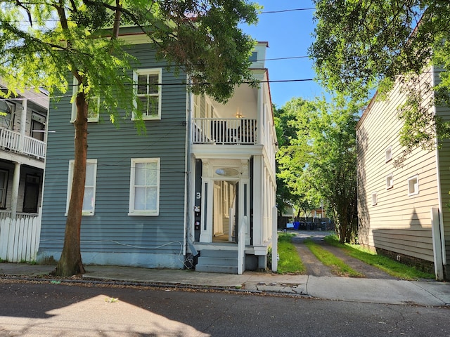 view of front facade