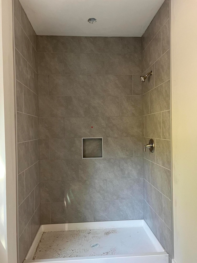 bathroom with a tile shower