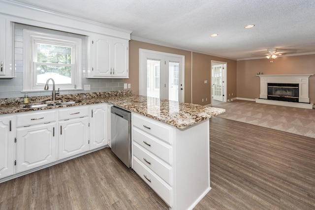 102 Six Point Ct, Goose Creek, SC 29445 - kitchen with stainless steel dishwasher, a sink, a peninsula, wood finished floors, and a textured ceiling