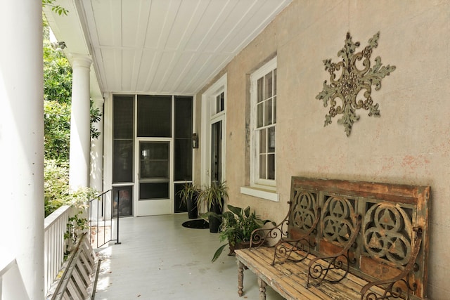 balcony featuring covered porch