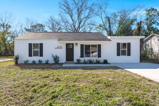 ranch-style house with a front yard