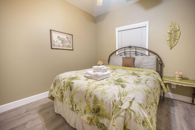 bedroom with wood finished floors, baseboards, and ceiling fan