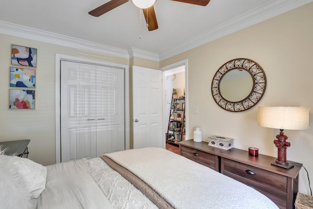 bedroom with ceiling fan and crown molding