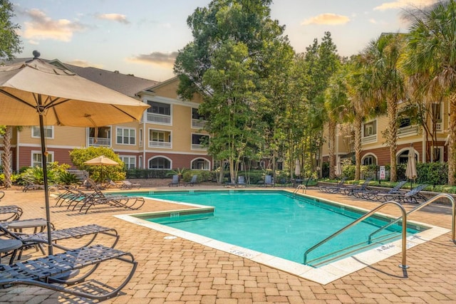 300 Bucksley Ln Unit 102, Charleston, SC 29492 - community pool with a patio