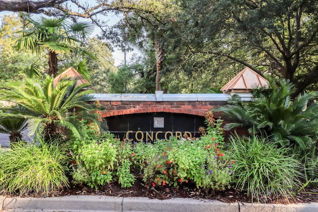 view of community / neighborhood sign