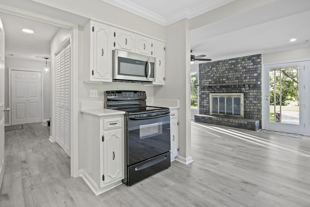 kitchen featuring electric range, ornamental molding, light hardwood / wood-style floors, and white cabinets