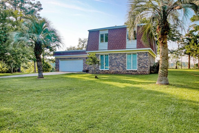 view of front of home featuring a garage and a front yard