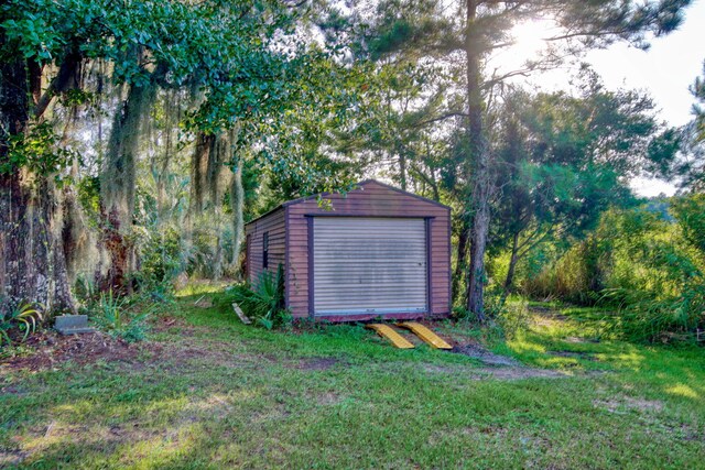 view of outdoor structure featuring a yard