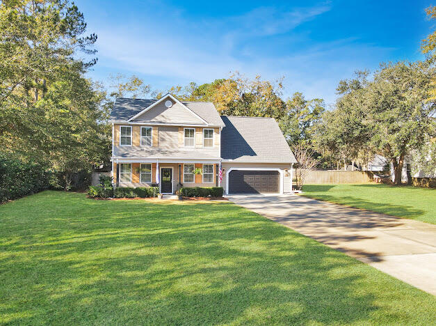 view of front facade featuring a garage and a front lawn