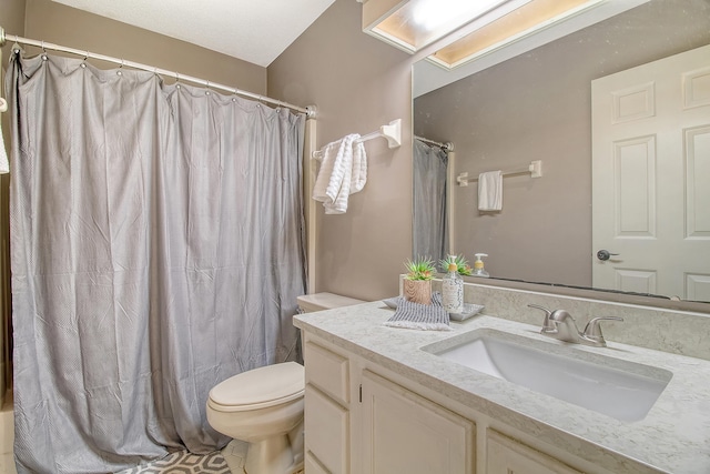bathroom with toilet, vanity, and curtained shower