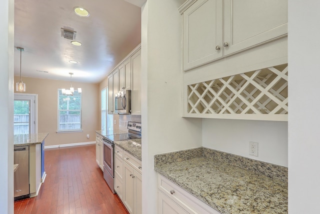 1350 Wild Goose Trl, Summerville, SC 29483 - kitchen featuring stainless steel appliances, a chandelier, dark wood-style flooring, white cabinetry, and recessed lighting