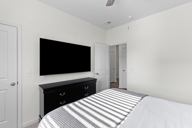 bedroom with ceiling fan