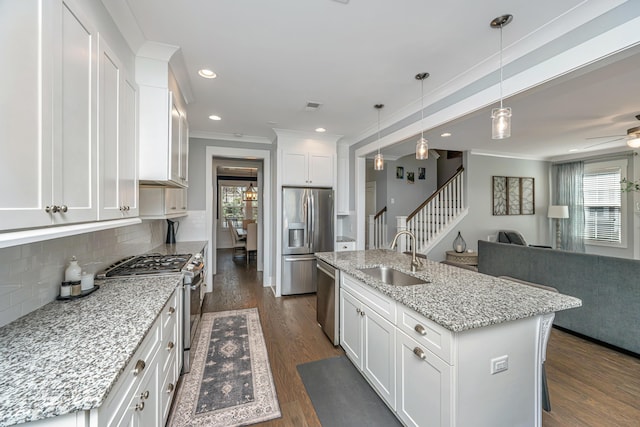 414 Hamlet Cir, Goose Creek, SC 29445 - kitchen featuring a sink, stainless steel appliances, open floor plan, crown molding, and decorative backsplash