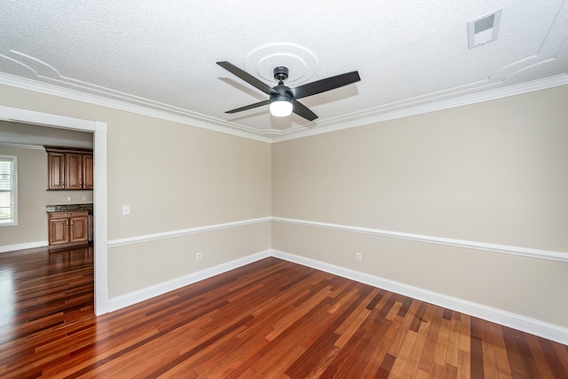 unfurnished room featuring visible vents, a ceiling fan, a textured ceiling, and dark wood-style floors