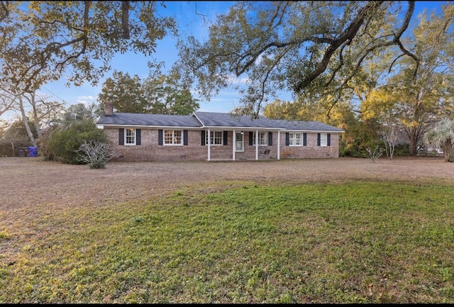 ranch-style home with a front yard