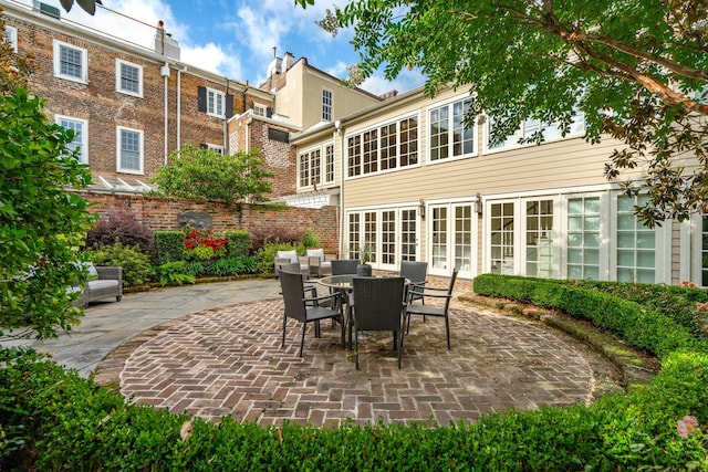 2 Bedons Aly, Charleston, SC 29401 - view of patio with outdoor dining area