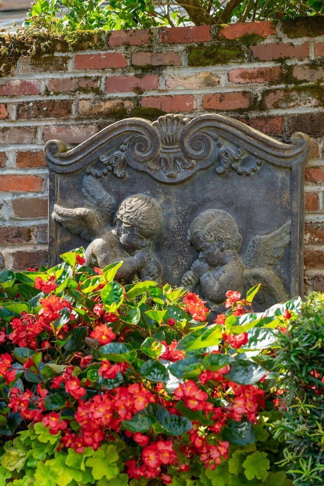 2 Bedons Aly, Charleston, SC 29401 - detailed view of brick siding