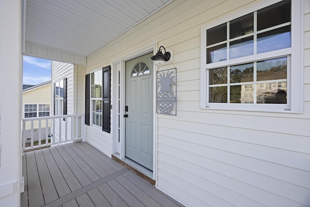 entrance to property featuring a porch