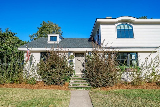 view of front of house featuring a front yard