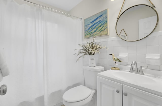 1515 Mulberry St, Charleston, SC 29407 - bathroom featuring toilet, vanity, and shower / bath combo with shower curtain