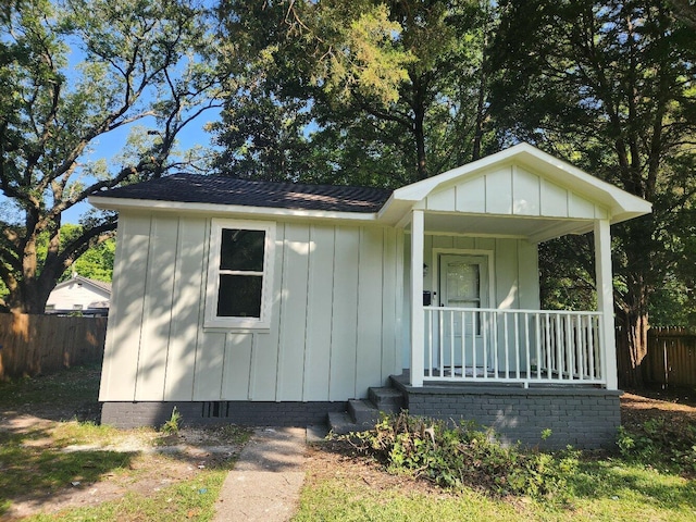 bungalow-style home with covered porch