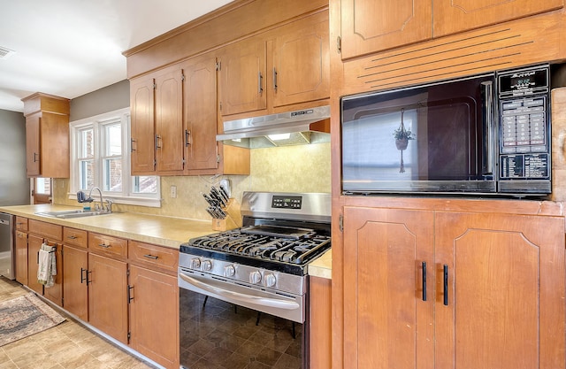 kitchen featuring decorative backsplash, sink, and stainless steel appliances