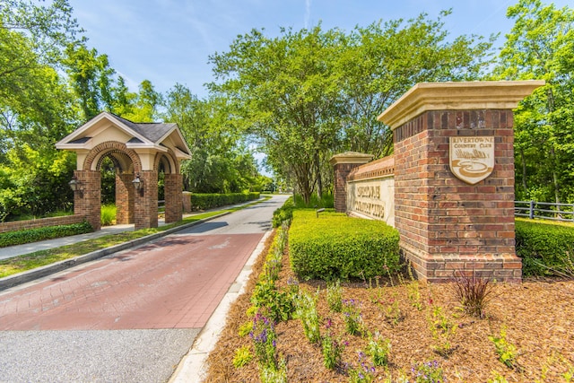 2301 N Creek Dr, Mount Pleasant, SC 29466 - view of street featuring curbs