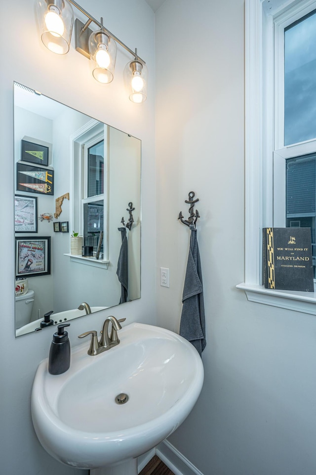 bathroom featuring a sink