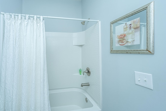 bathroom featuring shower / bath combo