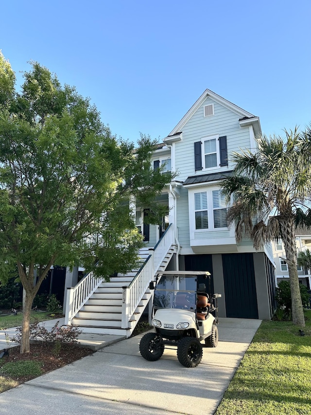 view of front facade featuring a carport