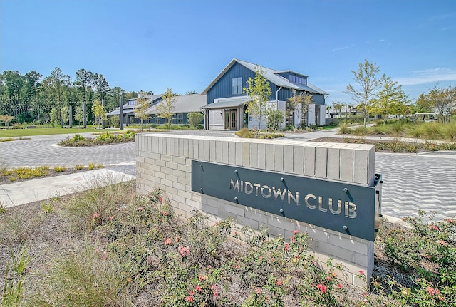 view of community / neighborhood sign