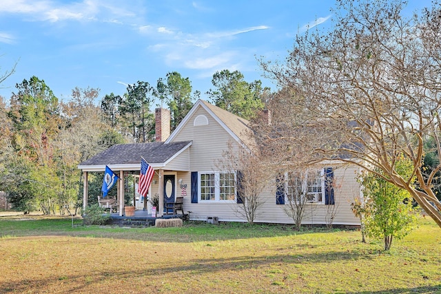 view of front facade with covered porch and a front yard