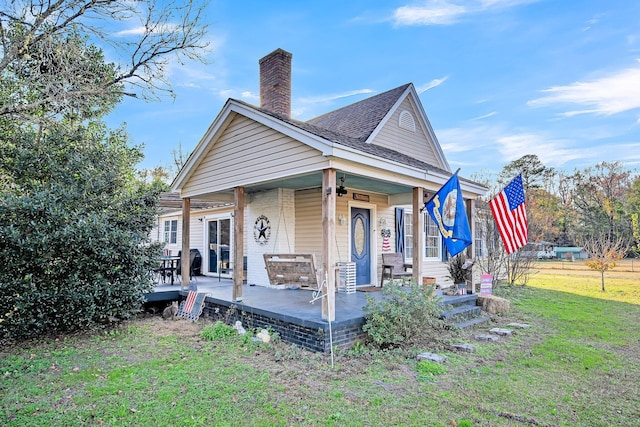 view of front of home featuring a front lawn and covered porch