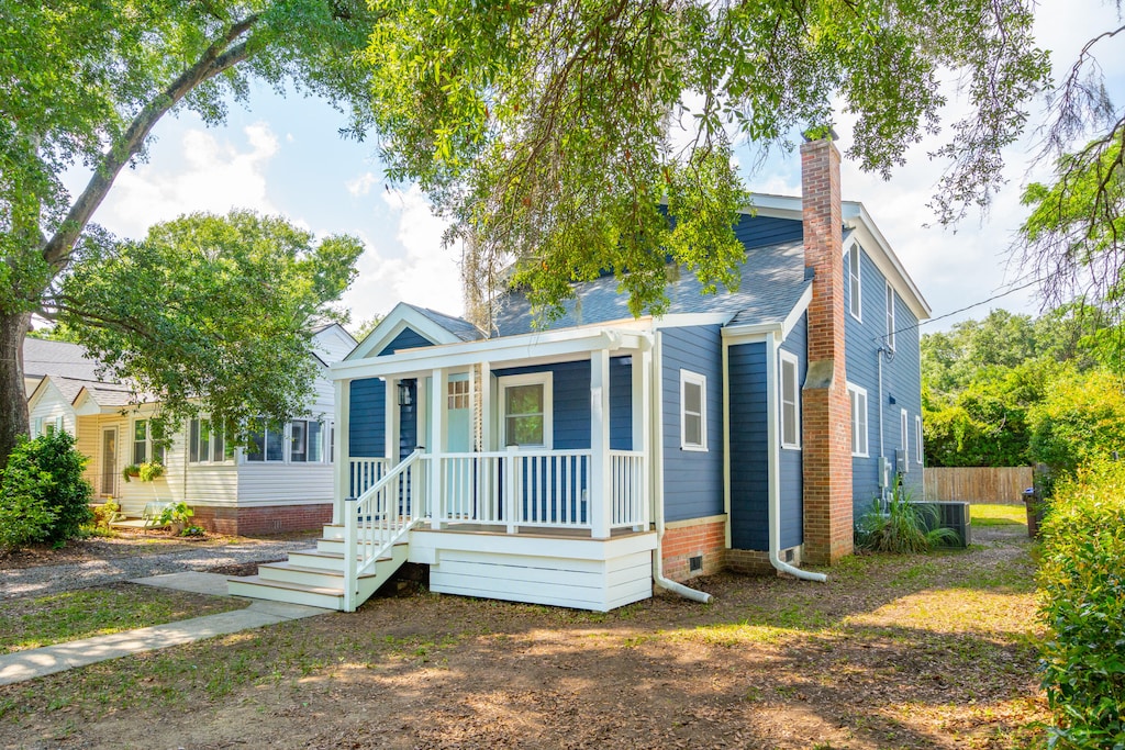 view of front of house featuring a porch