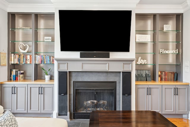 living room featuring wood-type flooring and crown molding