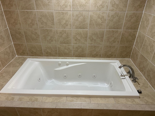 2827 Haverhill Cir N, Charleston, SC 29420 - bathroom with a tub with jets